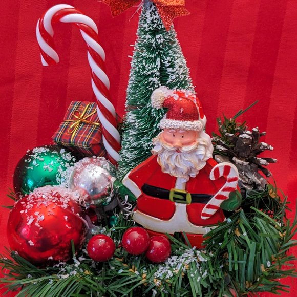 Santa Arrangement With Vintage Santa, Depression Glass Plate, And Vtg.Tree Balls - Picture 3 of 6